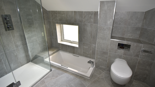 Quantum Single ended Integra Carronite sunken bath.