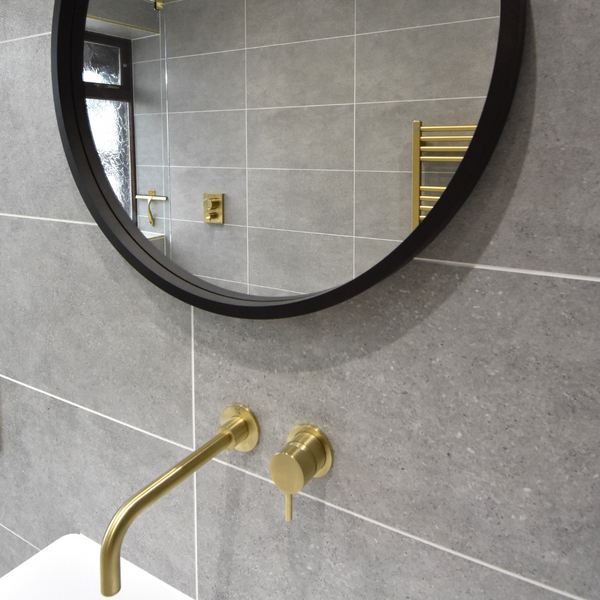 Tetbury framed round mirror in conker, white sink basin with brushed brass tap